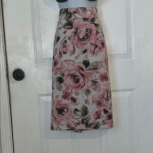 Chic Floral Pencil Skirt in Pink by [Brand]